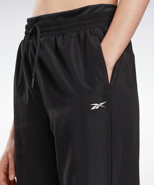 Reebok（リーボック）の「ワークアウト レディー ウーブン ジョガー / Workout Ready Woven Joggers（スウェットパンツ・レディース・ブラック・SMALL/MEDIUM/LARGE/X-LARGE/XX-LARGE/X-SMALL）」の6枚目の写真