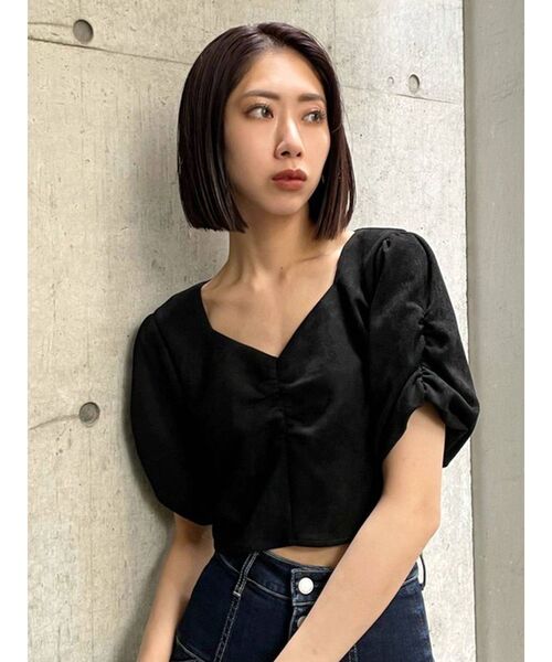 EMODA（エモダ）の「フロントギャザーショートトップ（Tシャツ/カットソー・レディース・カーキ/ブラック/ブラウン/グレー・FREE）」の2枚目の写真