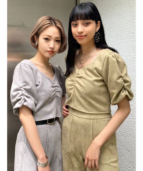 EMODA（エモダ）の「フロントギャザーショートトップ（Tシャツ/カットソー・レディース・カーキ/ブラック/ブラウン/グレー・FREE）」の5枚目の写真