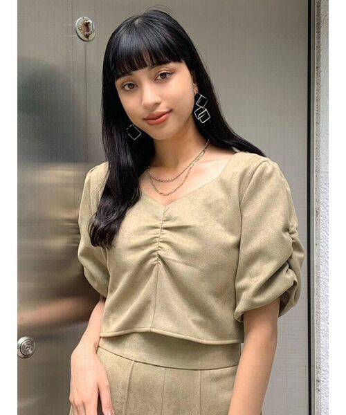 EMODA（エモダ）の「フロントギャザーショートトップ（Tシャツ/カットソー・レディース・カーキ/ブラック/ブラウン/グレー・FREE）」の10枚目の写真