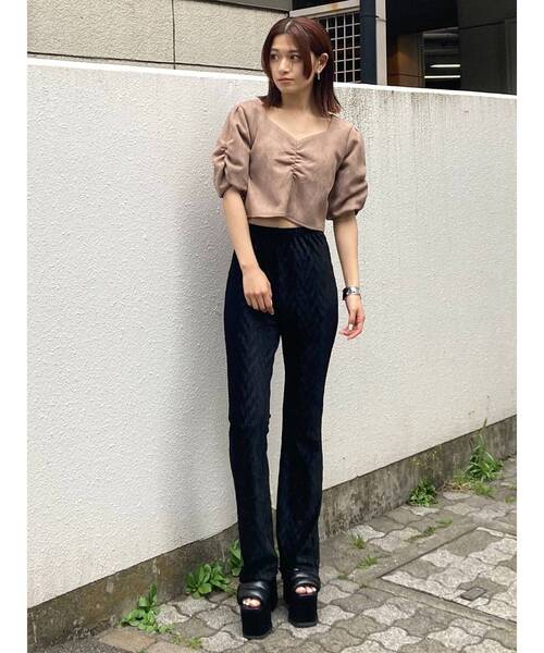 EMODA（エモダ）の「フロントギャザーショートトップ（Tシャツ/カットソー・レディース・カーキ/ブラック/ブラウン/グレー・FREE）」の21枚目の写真