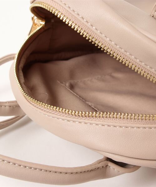 mysty woman(ミスティウーマン)の「キーチェーン付きボストンバッグ 956602(ボストンバッグ・レディース・アイボリー/ブラック/ライトベージュ・FREE)」の6枚目の写真