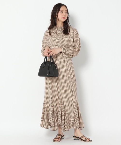 mysty woman(ミスティウーマン)の「キーチェーン付きボストンバッグ 956602(ボストンバッグ・レディース・アイボリー/ブラック/ライトベージュ・FREE)」の11枚目の写真