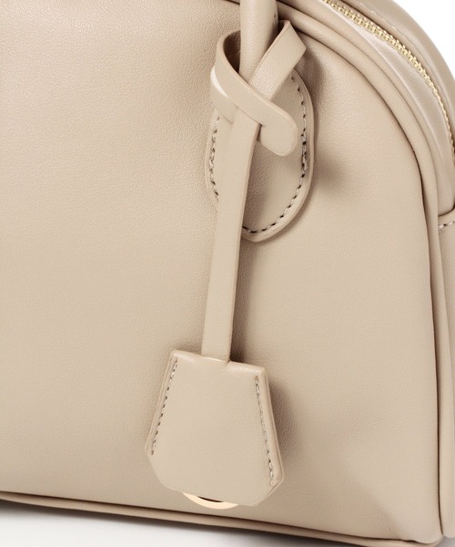 mysty woman(ミスティウーマン)の「キーチェーン付きボストンバッグ 956602(ボストンバッグ・レディース・アイボリー/ブラック/ライトベージュ・FREE)」の13枚目の写真