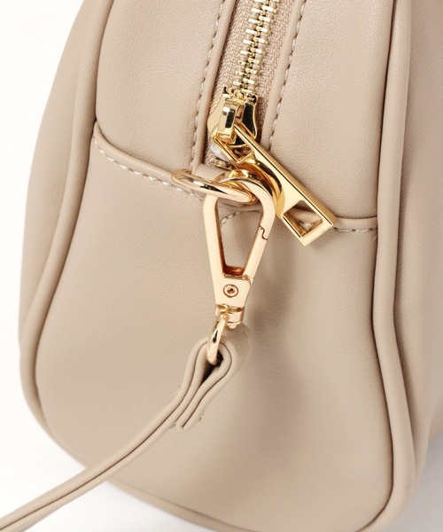 mysty woman(ミスティウーマン)の「キーチェーン付きボストンバッグ 956602(ボストンバッグ・レディース・アイボリー/ブラック/ライトベージュ・FREE)」の14枚目の写真