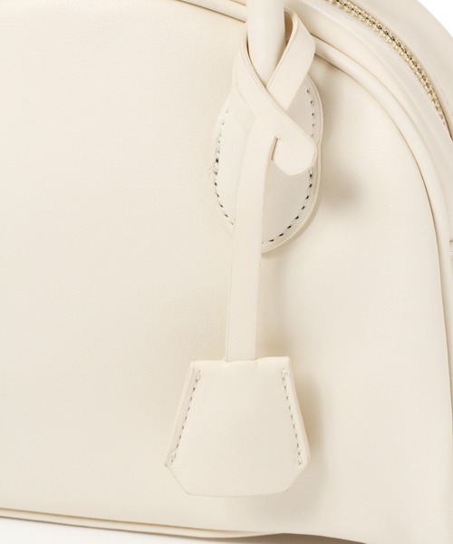 mysty woman(ミスティウーマン)の「キーチェーン付きボストンバッグ 956602(ボストンバッグ・レディース・アイボリー/ブラック/ライトベージュ・FREE)」の15枚目の写真