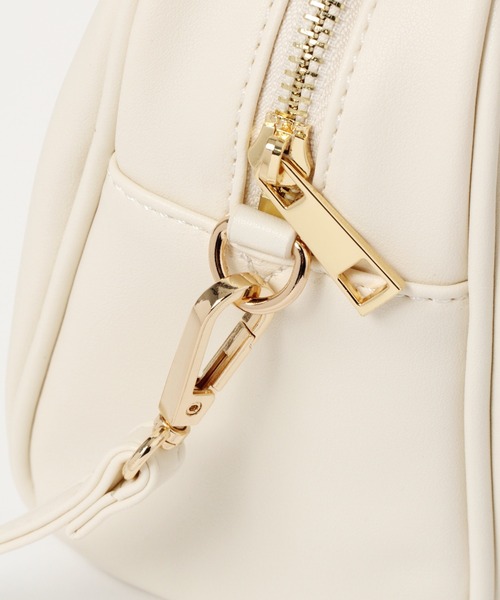 mysty woman(ミスティウーマン)の「キーチェーン付きボストンバッグ 956602(ボストンバッグ・レディース・アイボリー/ブラック/ライトベージュ・FREE)」の16枚目の写真