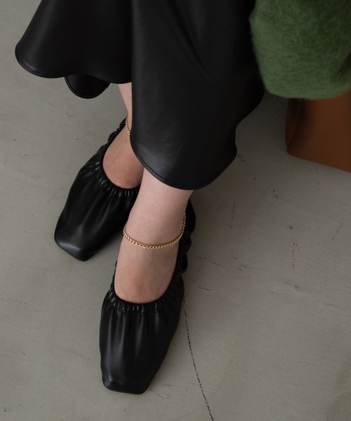 Aunt Marie's（アントマリーズ）の「アンクレットバレエシューズ / フラットシューズ（バレエシューズ・レディース・ベージュ/アイボリー/ブラック・LARGE/MEDIUM/SMALL）」の2枚目の写真