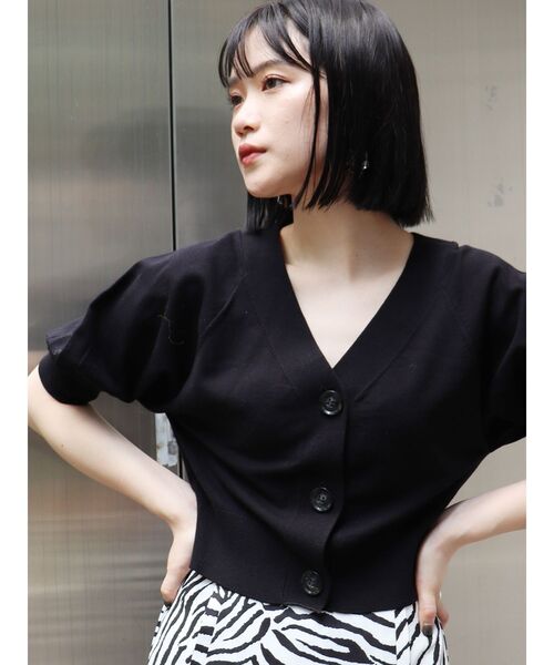 MURUA（ムルーア）の「ニットクロップドカーデトップス（カーディガン/ボレロ・レディース・ブラック/アイボリー/グリーン・FREE）」の2枚目の写真