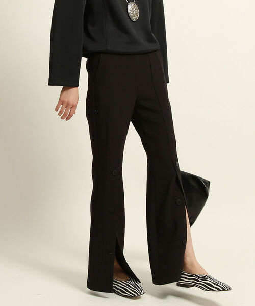 Ray BEAMS(レイビームス)の「Ray BEAMS / フロントボタン フレア パンツ(その他パンツ・レディース・ブルー/オレンジ/ブラック・1/0)」の17枚目の写真