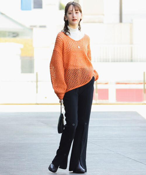 Ray BEAMS(レイビームス)の「Ray BEAMS / フロントボタン フレア パンツ(その他パンツ・レディース・ブルー/オレンジ/ブラック・1/0)」の8枚目の写真