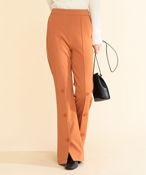 Ray BEAMS(レイビームス)の「Ray BEAMS / フロントボタン フレア パンツ(その他パンツ・レディース・ブルー/オレンジ/ブラック・1/0)」の13枚目の写真