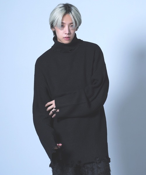 G.O.C（ジーオーシー）の「ダメージタートルネックニット（ニット
