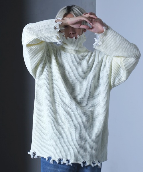 G.O.C（ジーオーシー）の「ダメージタートルネックニット