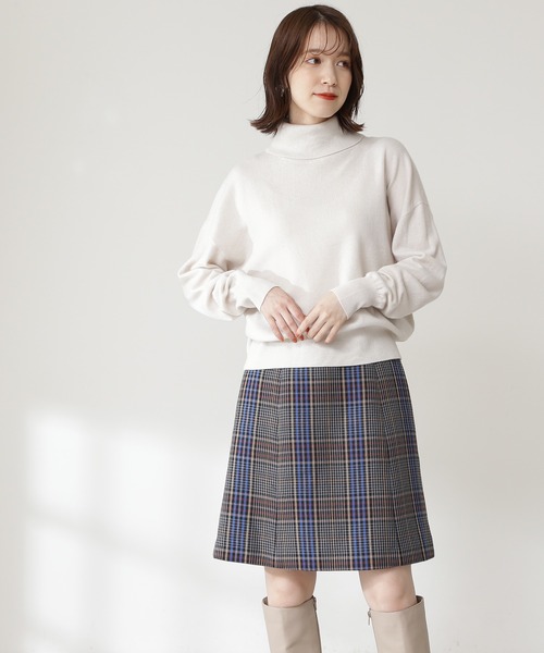 N.(N. Natural Beauty Basic)(エヌエヌナチュラルビューティーベーシック)の「◆ウールカシミヤタートルネックニット(ニット/セーター・レディース・ライトグレー/ライトブルー/ブラック/レッド/オフホワイト・MEDIUM)」の10枚目の写真