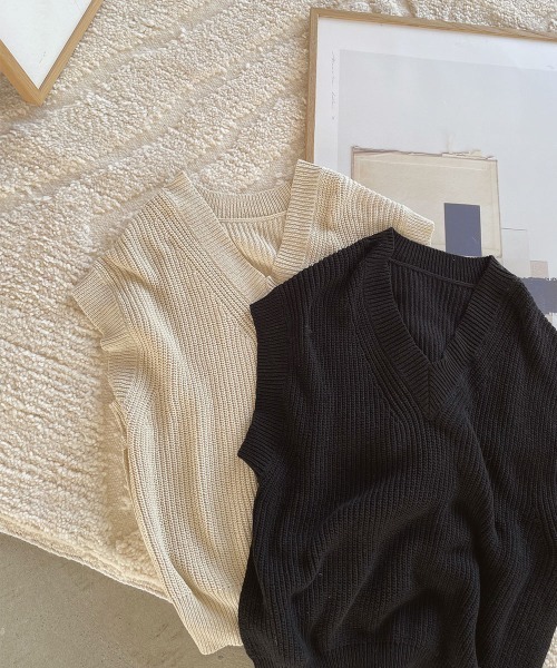 marjour（マージュール）の「RELAX KNIT VEST（ベスト・レディース・ブラック/クリーム・M）」の2枚目の写真