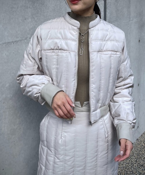 &g'aime（アンジェム）の「【&g’aime】キルティングショートブルゾン（ブルゾン・レディース・チャコールグレー/アイボリー/グレイッシュベージュ・FREE）」の4枚目の写真