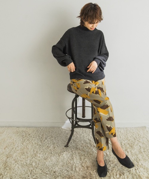 URBAN RESEARCH（アーバンリサーチ）の「ブラッシュプリントウエストタックパンツ（その他パンツ・レディース・ブラック/ライトカーキ・38/36）」の5枚目の写真