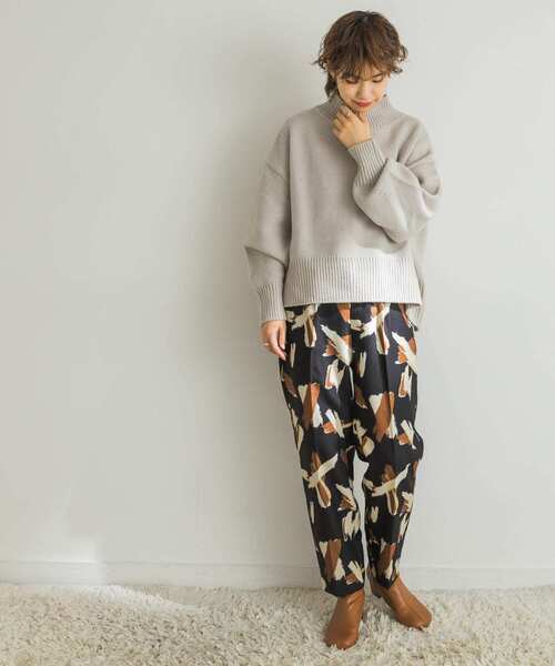 URBAN RESEARCH（アーバンリサーチ）の「ブラッシュプリントウエストタックパンツ（その他パンツ・レディース・ブラック/ライトカーキ・38/36）」の16枚目の写真