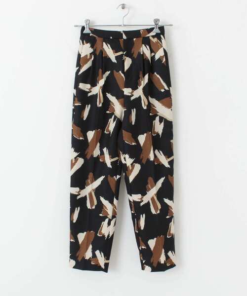 URBAN RESEARCH（アーバンリサーチ）の「ブラッシュプリントウエストタックパンツ（その他パンツ・レディース・ブラック/ライトカーキ・38/36）」の20枚目の写真