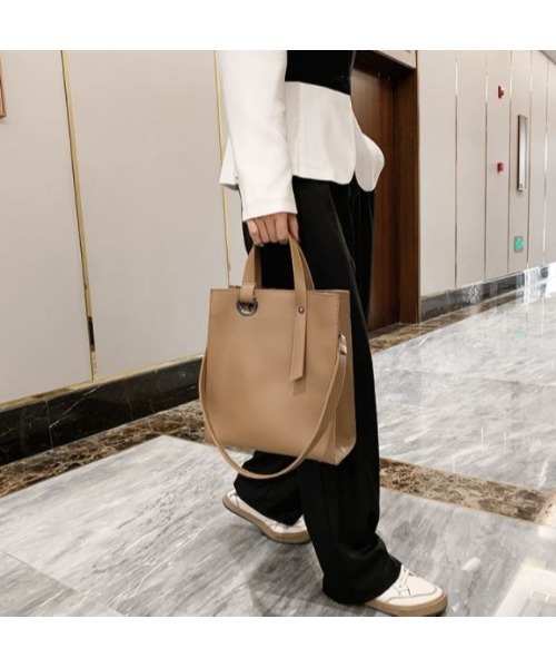 MAISON BREEZE（メゾンブリーズ）の「【MAISON BREEZE】ハイグレードPUスクエアハンドトートバッグ KNF（トートバッグ・レディース・ブラック/ベージュ/ブラウン・FREE）」の6枚目の写真