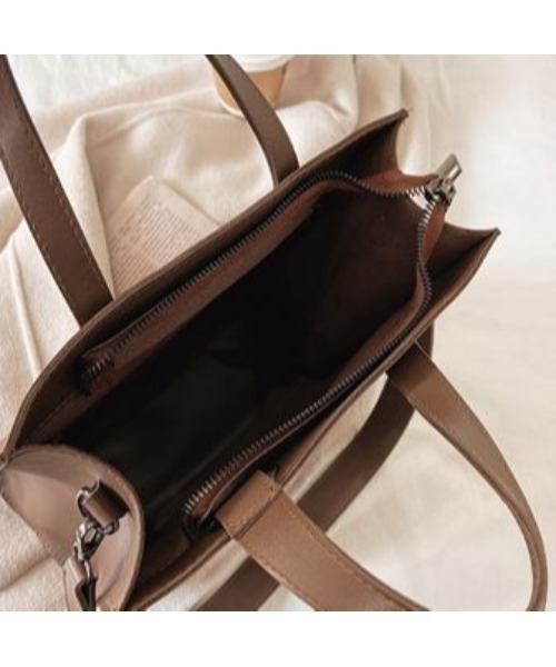 MAISON BREEZE（メゾンブリーズ）の「【MAISON BREEZE】ハイグレードPUスクエアハンドトートバッグ KNF（トートバッグ・レディース・ブラック/ベージュ/ブラウン・FREE）」の15枚目の写真