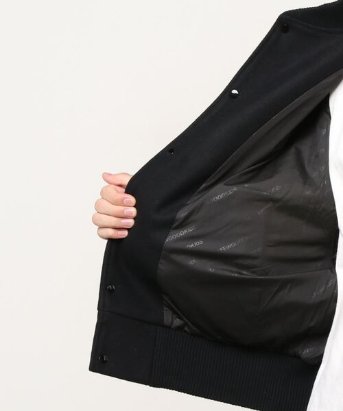 A FEW GOOD KIDS（ア フュー グッド キッズ）の「A'GEM/9 × .kom『A FEW GOOD KIDS/ア フュー グッド キッズ』3D LOGO VERSITY JACKET/3Dロゴ サークルスタジャン（スタジャン・メンズ・ブラック・M/XL/L）」の6枚目の写真