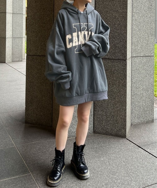 PairPair（ペアペア）の「裏起毛カレッジロゴフーディー(ユニセックス)（パーカー・レディース・グレイッシュブルー/スミクロ/オートミール・FREE）」の7枚目の写真