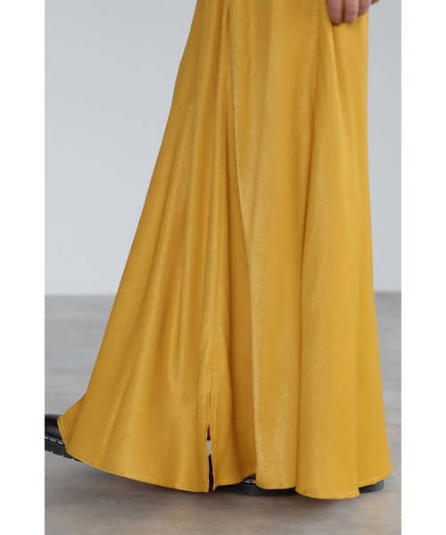 Bonjour Sagan（ボンジュールサガン）の「サイドスリットサテンフレアスカート（スカート・レディース・マスタード/ネイビー・FREE）」の4枚目の写真