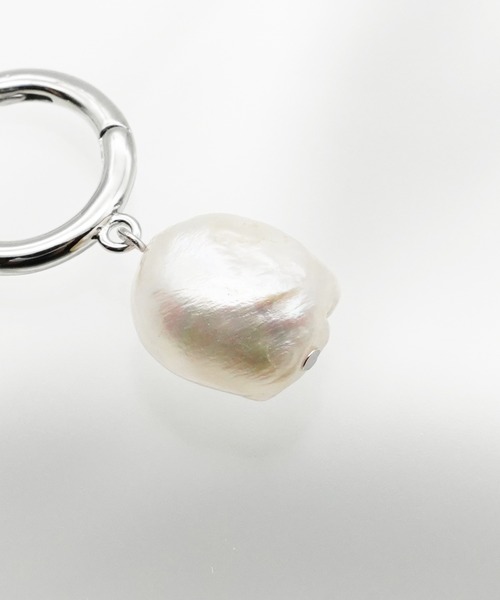SIGNAL(シグナル)の「【ZOZO限定】Pearl Hoop Pierce / パールフープピアス(ピアス(両耳用)・レディース・シルバー/ゴールド・FREE)」の8枚目の写真
