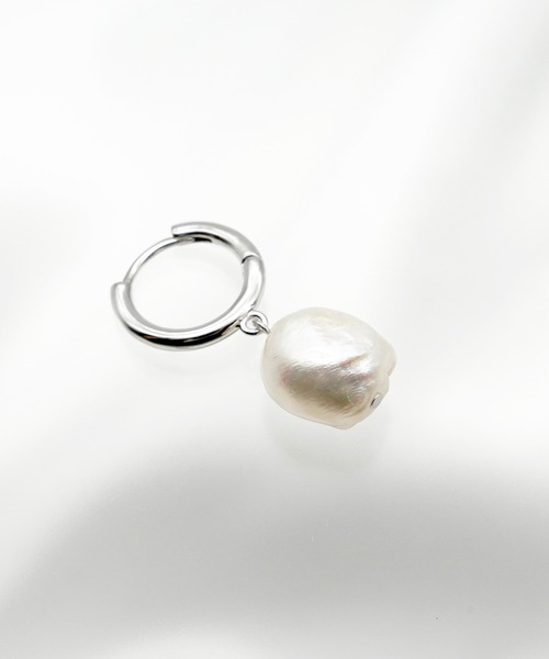 SIGNAL(シグナル)の「【ZOZO限定】Pearl Hoop Pierce / パールフープピアス(ピアス(両耳用)・レディース・シルバー/ゴールド・FREE)」の3枚目の写真