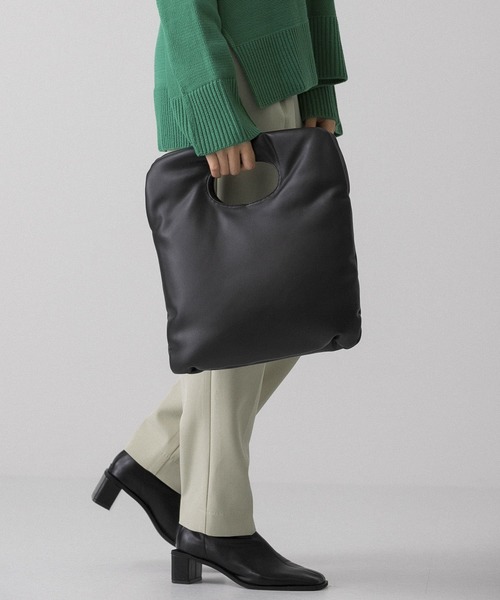 KBF（ケイビーエフ）の「パファーBAG（ハンドバッグ・レディース・ホワイト/ブラック/グリーン系その他・ONE）」の2枚目の写真