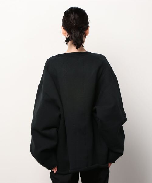 KURO（クロ）の「【KURO】360°STRETCH CREW NECK SWEAT（スウェット・レディース・ホワイト/グレー/ブラック・SMALL/MEDIUM/LARGE）」の5枚目の写真