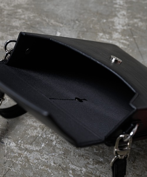 ADAMASTE（アダマスト）の「シンセティックレザーショルダーバッグ（ショルダーバッグ・メンズ・ブラック・FREE）」の9枚目の写真