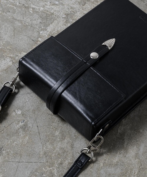 ADAMASTE（アダマスト）の「シンセティックレザーショルダーバッグ（ショルダーバッグ・メンズ・ブラック・FREE）」の8枚目の写真