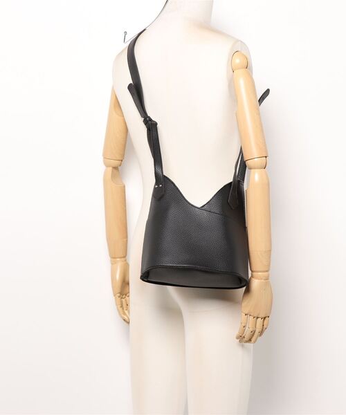 AULI（アウリィ）の「【2WAY】バケット型ショルダー/ハンドバッグ（ショルダーバッグ・レディース・ライトグレー/ブラック/キャメル・FREE）」の9枚目の写真