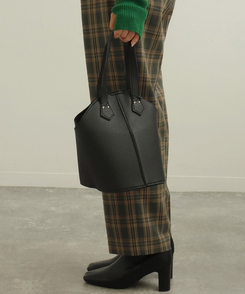 AULI（アウリィ）の「【2WAY】バケット型ショルダー/ハンドバッグ（ショルダーバッグ・レディース・ライトグレー/ブラック/キャメル・FREE）」の14枚目の写真