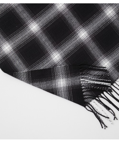 AZUL by moussy（アズールバイマウジー）の「SOFT TOUCH CHECK MUFFLER/ソフトタッチチェックマフラー（マフラー・メンズ・ブラック系その他/グレー系その他/ブルー系その他3・FREE）」の7枚目の写真