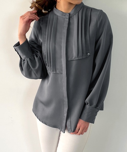 JUNOAH（ジュノア）の「アシンメトリーケープブラウス（シャツ/ブラウス・レディース・ホワイト/テラコッタ/ベージュ/ネイビー/ブラック/カーキ/ブルー/グリーン・X-LARGE/LARGE/MEDIUM）」の8枚目の写真