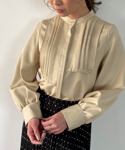 JUNOAH（ジュノア）の「アシンメトリーケープブラウス（シャツ/ブラウス・レディース・ホワイト/テラコッタ/ベージュ/ネイビー/ブラック/カーキ/ブルー/グリーン・X-LARGE/LARGE/MEDIUM）」の17枚目の写真