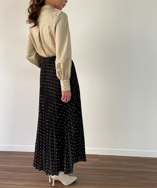 JUNOAH（ジュノア）の「アシンメトリーケープブラウス（シャツ/ブラウス・レディース・ホワイト/テラコッタ/ベージュ/ネイビー/ブラック/カーキ/ブルー/グリーン・X-LARGE/LARGE/MEDIUM）」の19枚目の写真