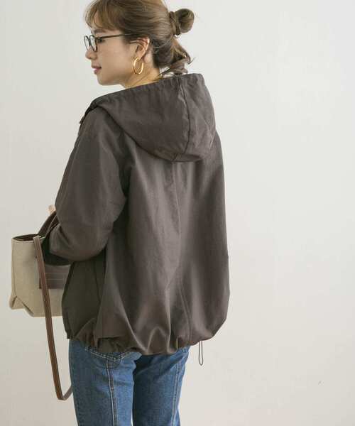 URBAN RESEARCH（アーバンリサーチ）の「グログランナイロンミディ丈パーカー（ブルゾン・レディース・チャコールグレー/キャメル・FREE）」の18枚目の写真