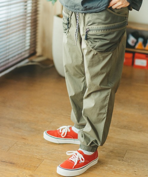 gym master(ジムマスター)の「ストレッチドビークロスドロップポケットパンツ(カーゴパンツ・メンズ・ブラック/ベージュ/カーキオリーブ/ブラック系その他/ベージュ系その他・MEDIUM/LARGE/X-LARGE/SMALL)」の19枚目の写真