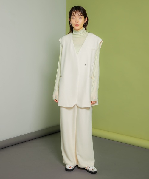 KBF（ケイビーエフ）の「ラウンドノーカラーベスト（その他アウター