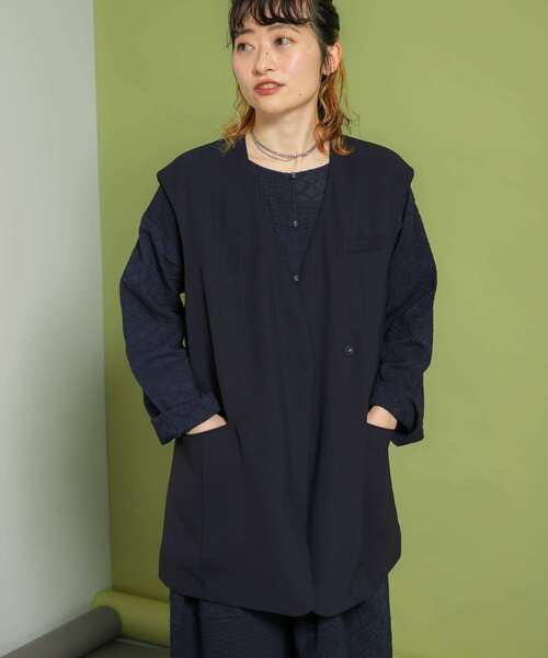 KBF（ケイビーエフ）の「ラウンドノーカラーベスト（その他アウター・レディース・アイボリー/ネイビー/ベージュ・ONE）」の13枚目の写真