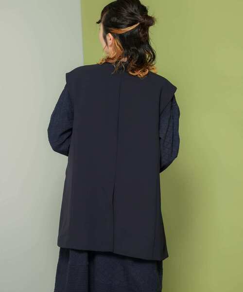 KBF（ケイビーエフ）の「ラウンドノーカラーベスト（その他アウター