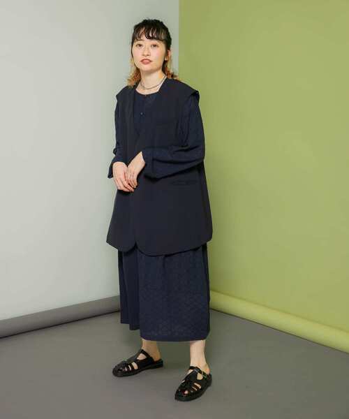 KBF（ケイビーエフ）の「ラウンドノーカラーベスト（その他アウター