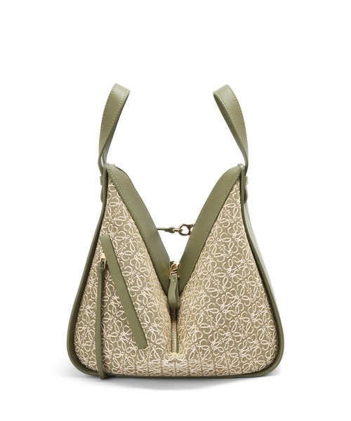 LOEWE（ロエベ）の「ハンモックバッグ スモール (アナグラムジャカード&カーフ)（ハンドバッグ・レディース・グリーン系その他・ONE SIZE）」の4枚目の写真
