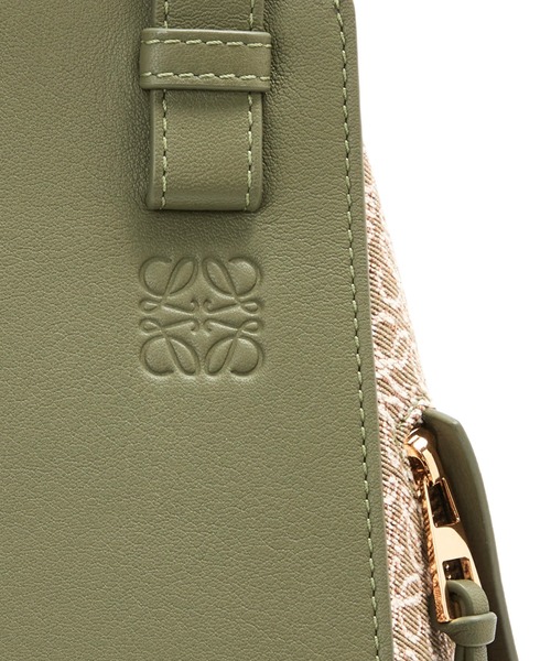 LOEWE（ロエベ）の「ハンモックバッグ スモール (アナグラムジャカード&カーフ)（ハンドバッグ・レディース・グリーン系その他・ONE SIZE）」の7枚目の写真