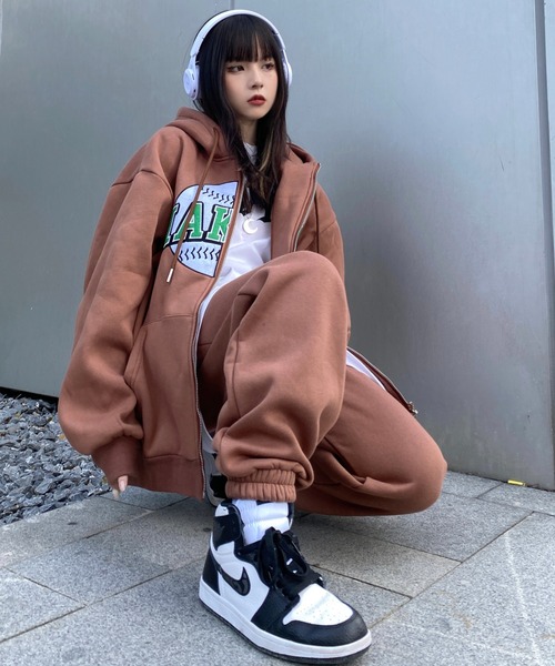 ARULE（アルール）の「A'GEM/9 × .kom『ARULE/アルール』アーチロゴ ベースボール グラフィック ジップアップパーカー（パーカー・レディース・ブラック/ブラウン/グリーン・L/M）」の9枚目の写真